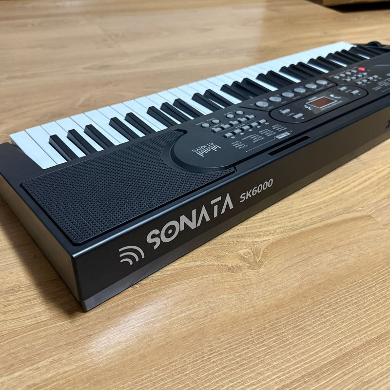 Teclado Musical Iniciante 61 Tecla Sonata Sk6000 Estante Q1x 127/220v Preto