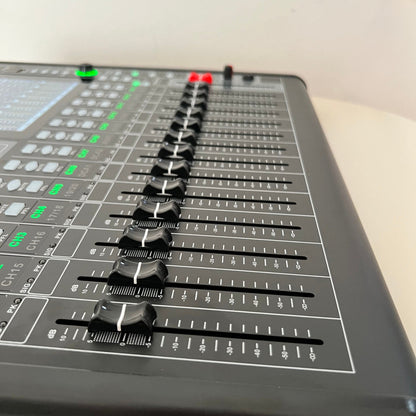 Mesa Digital 20 Canais Faders Motorizados Lcd7 Ksr Pro Kmd20 127/220v