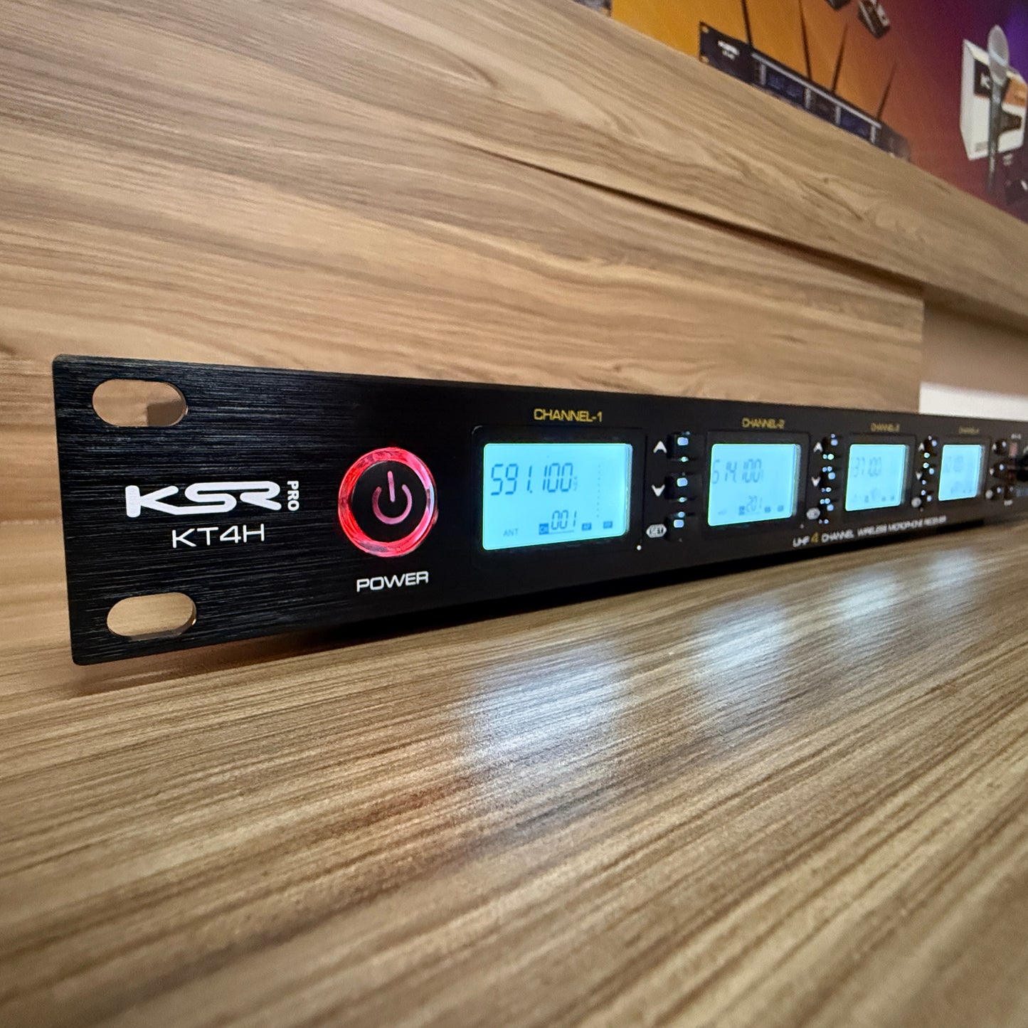 Microfone Sem Fio Quadruplo Ksr Pro Kt4 Mao 80 Canais Kt4m Preto