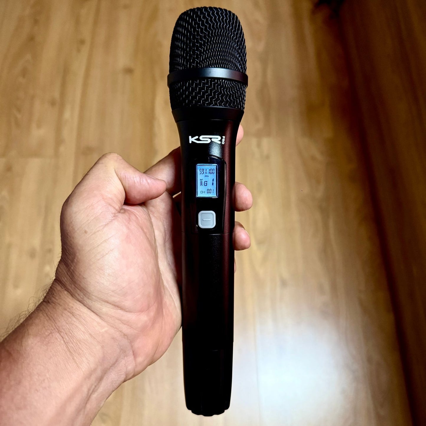 Microfone Sem Fio Quadruplo Ksr Pro Kt4 Mao 80 Canais Kt4m Preto