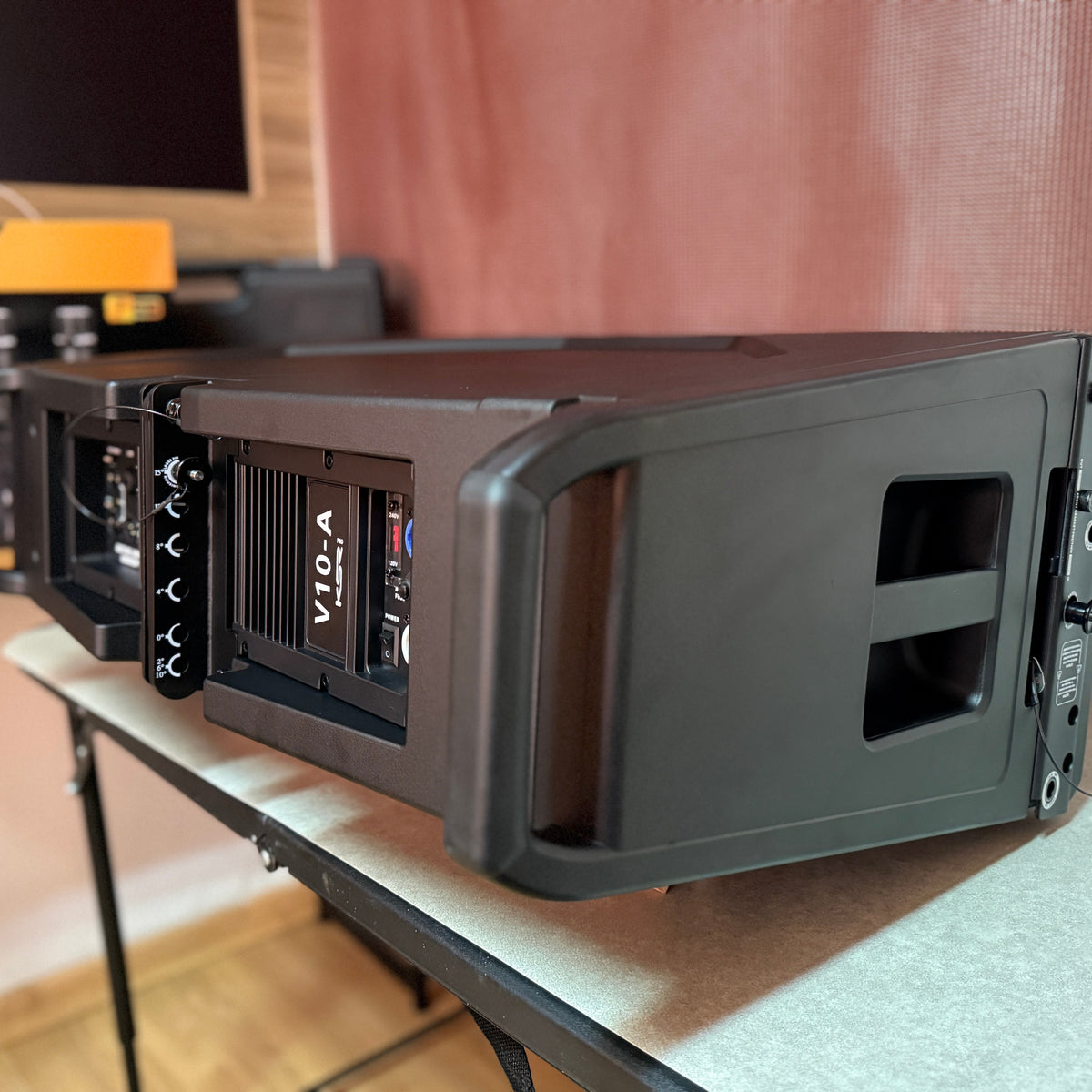 Line Array 10 Polegadas Ativo 2400w Dsp Ksr Pro V10a 137db