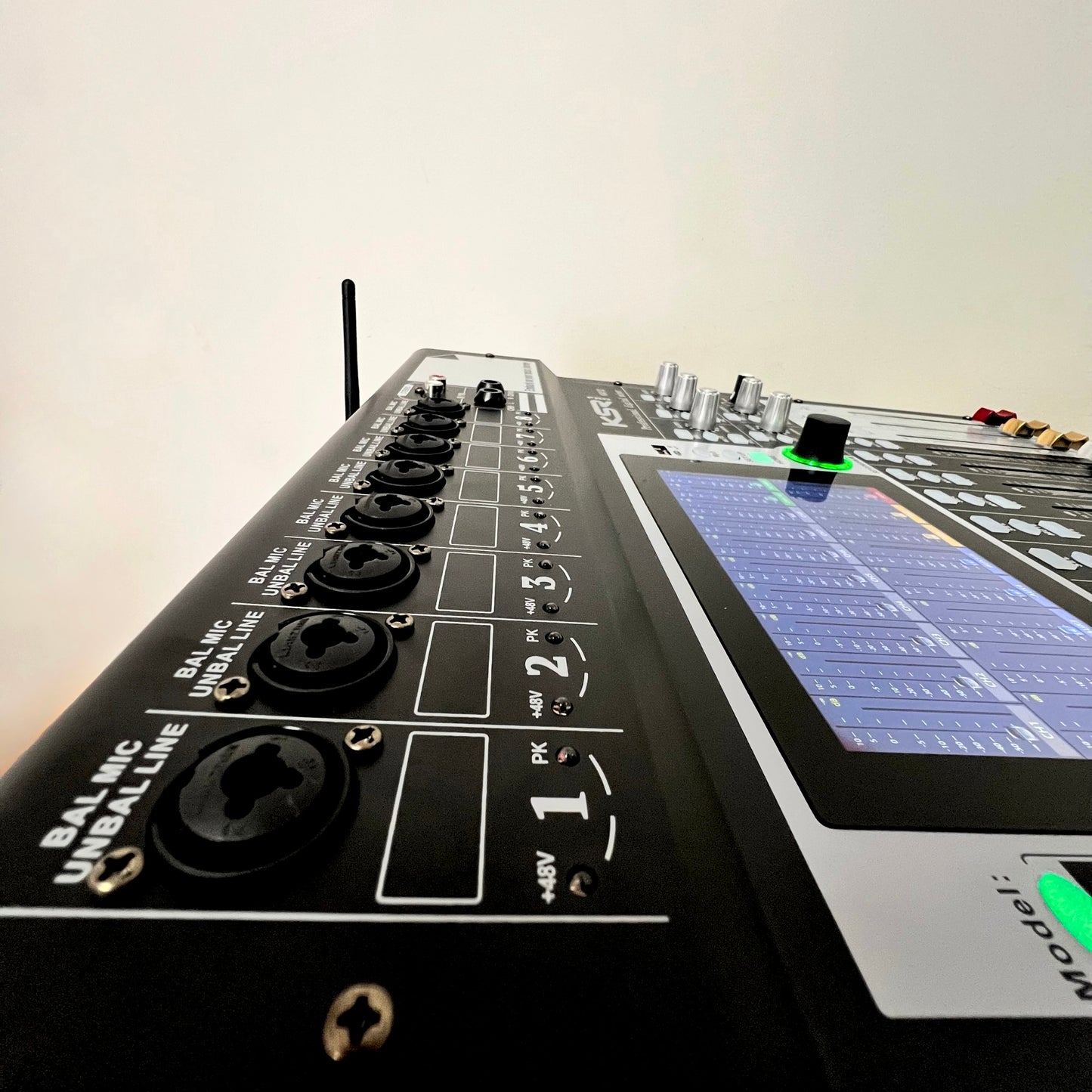 Mesa Digital 12 Canais Comp. Gate P Canal Lcd7 Ksr Pro Kx12 127/220v