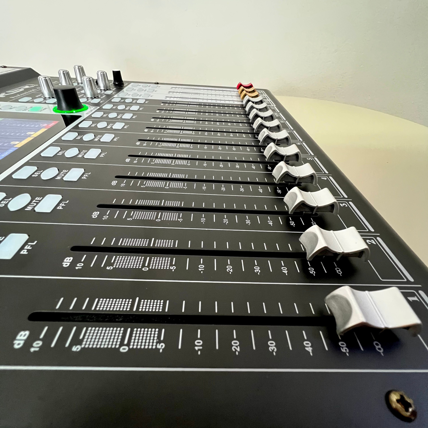 Mesa Digital 12 Canais Comp. Gate P Canal Lcd7 Ksr Pro Kx12 127/220v
